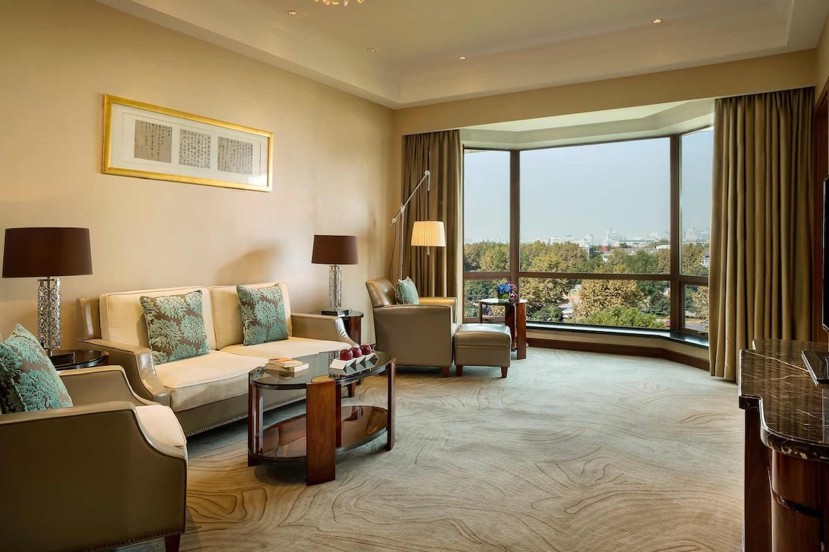 Suite, 1 King Bed (Prestige)