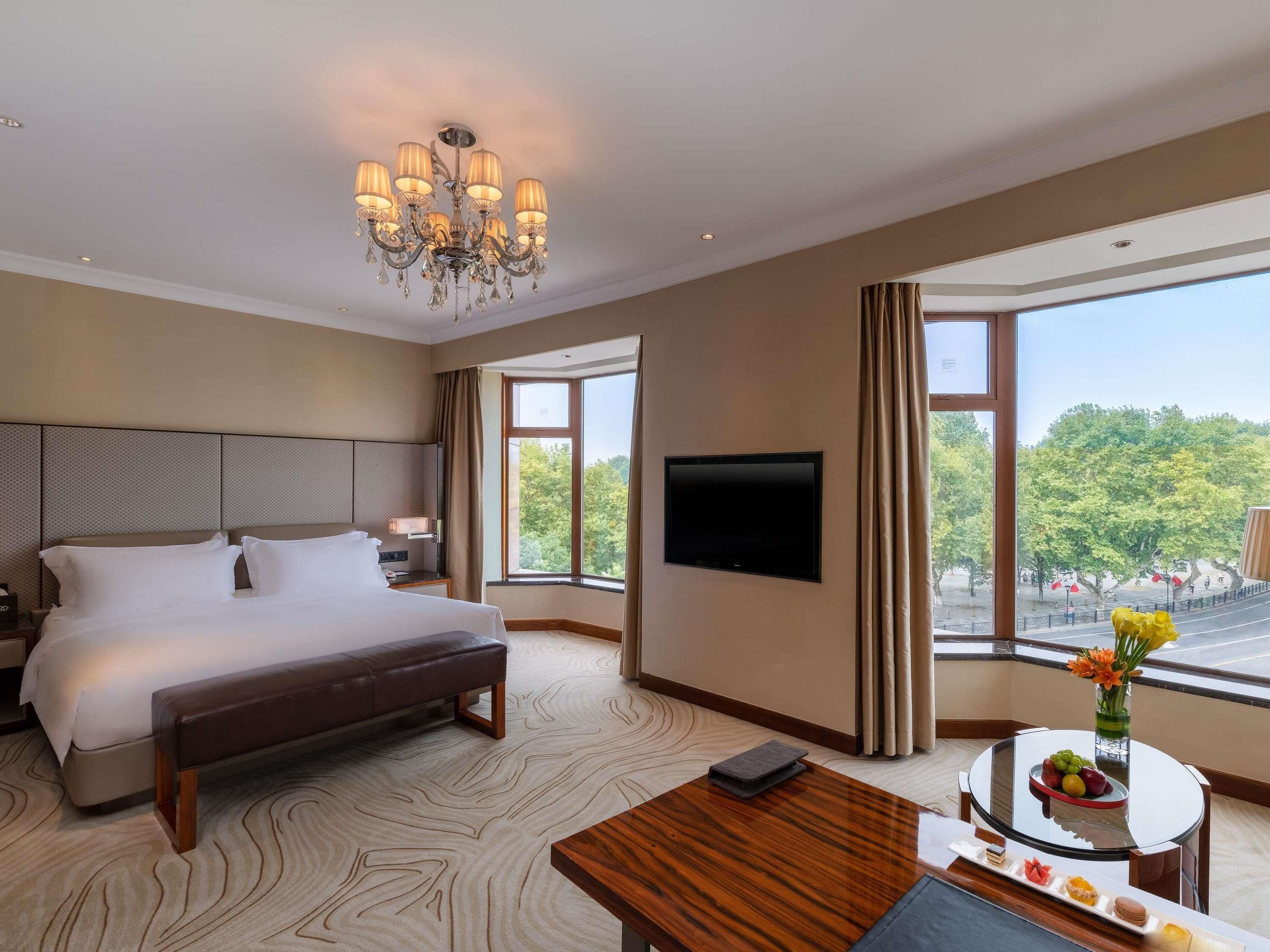 Phòng Suite Junior, 1 giường cỡ king | 1 phòng ngủ, bộ đồ giường cao cấp, chăn bông, minibar 