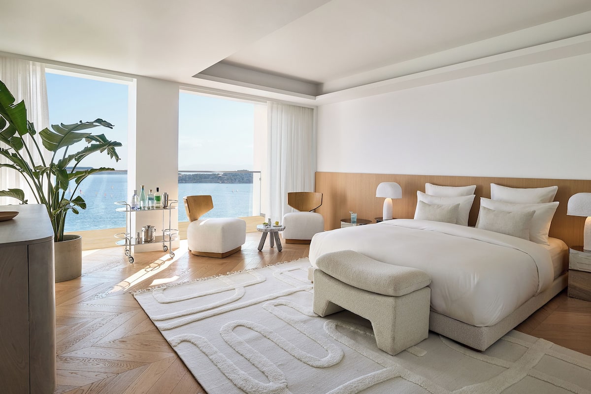 Club Deluxe Room | Premium bedding, in-room safe, soundproofing, WiFi (free)