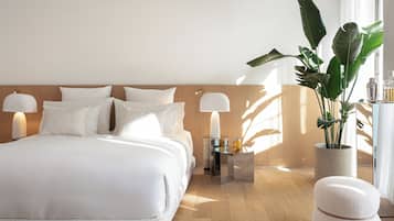 Premium bedding, in-room safe, soundproofing, free WiFi