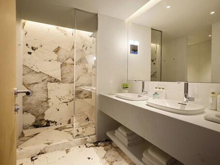 The Roc Club - Image 15