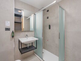 Eco-friendly toiletries, hair dryer, bidet, towels