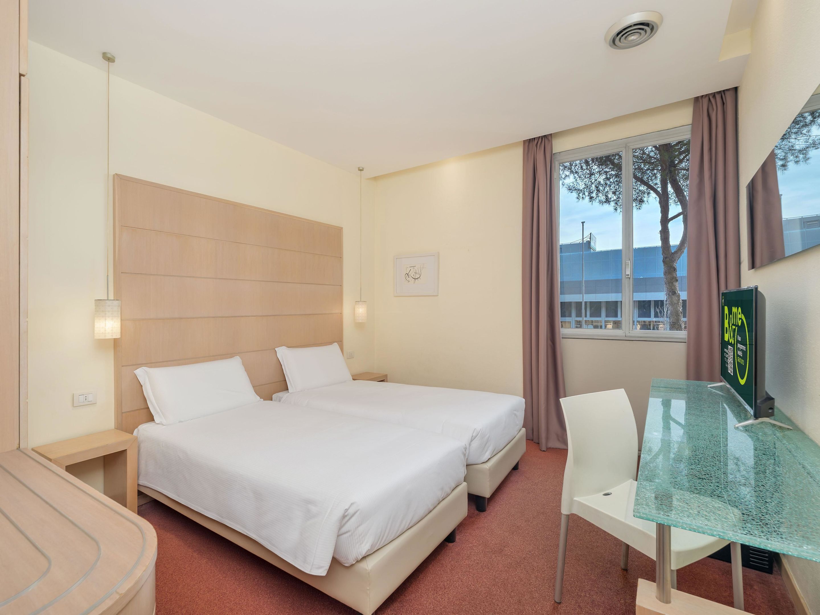 Kahden hengen standard-huone (kaksi sänkyä), 2 yhden hengen sänkyä | Egyptinpuuvillaiset lakanat, ylelliset vuodevaatteet, untuvapeitot