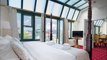 Comfort Suite, 1 Bedroom | In-room safe, blackout drapes, iron/ironing board, free WiFi