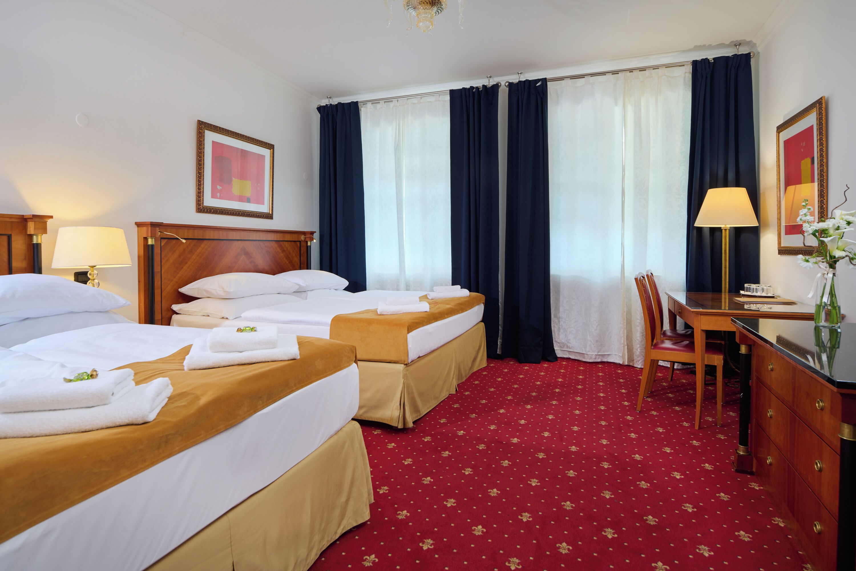 Chambre Quadruple | Coffres-forts dans les chambres, rideaux occultants