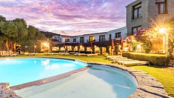 Außenpool, Sonnenschirme