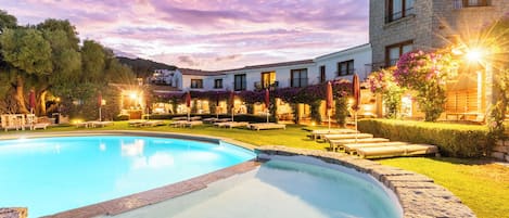 Außenpool, Sonnenschirme