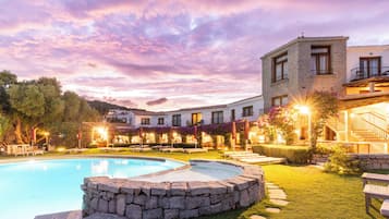 Außenpool, Sonnenschirme