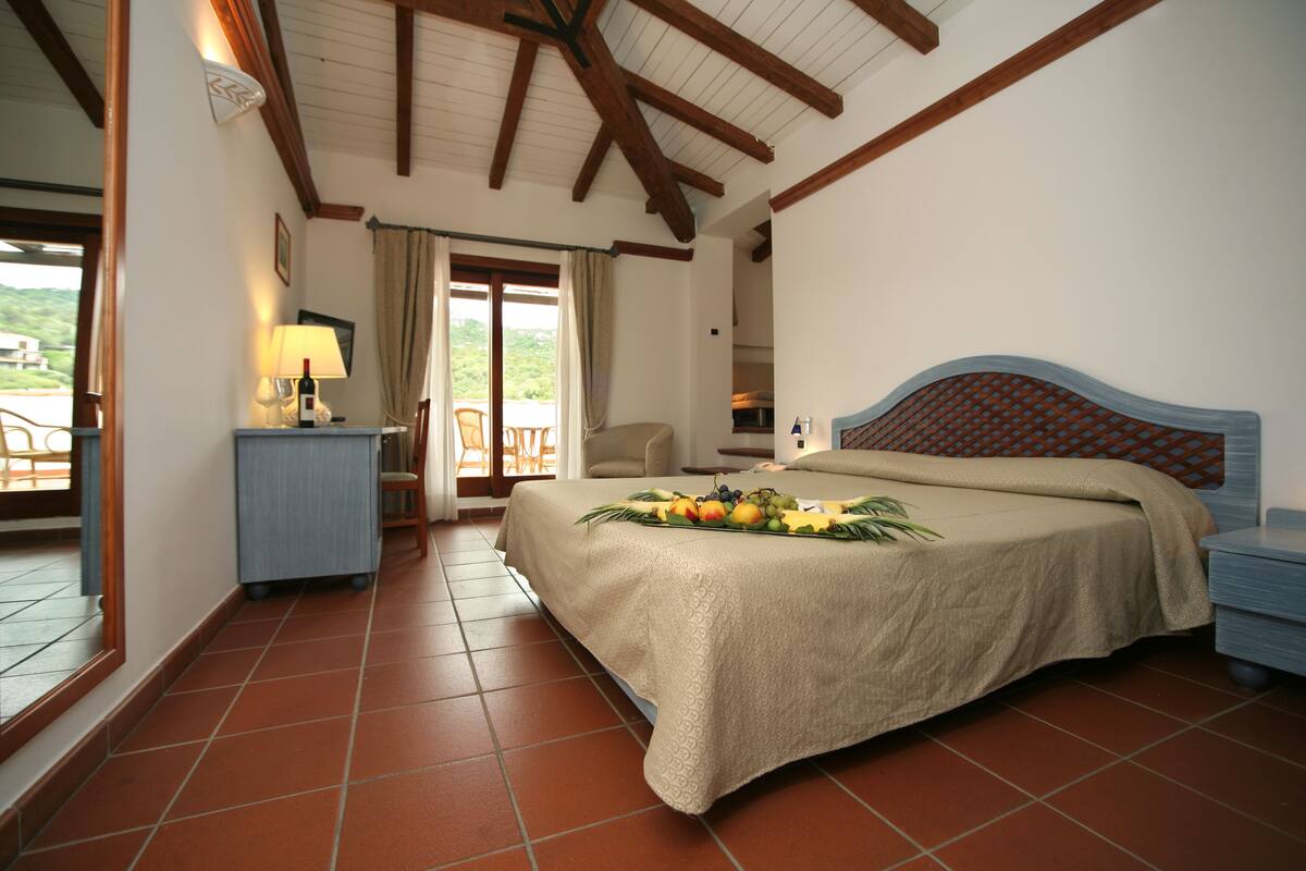 minibar, in-room safe, desk, cots/infant beds