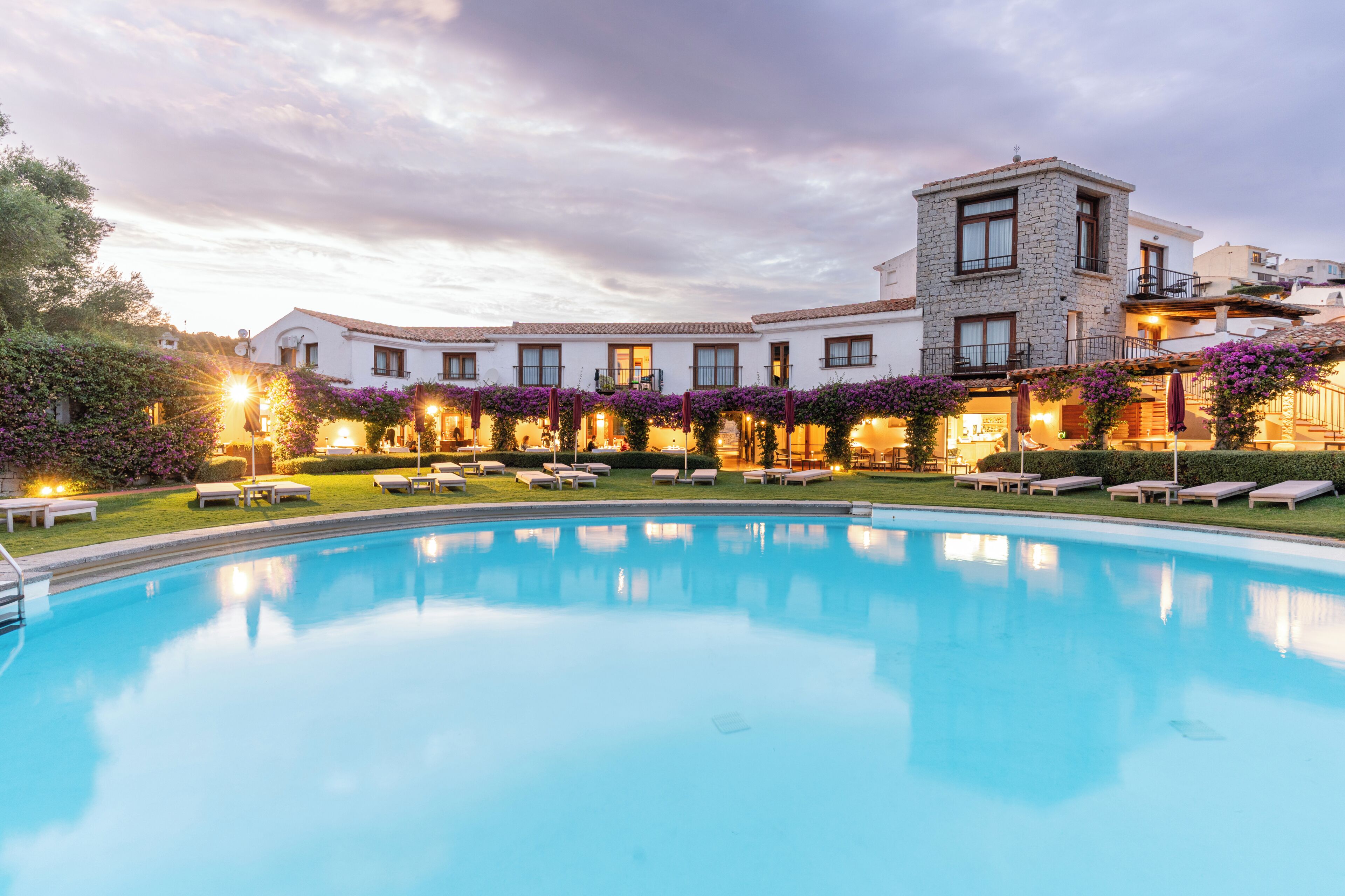 حمّام سباحة خارجي، مظلات على حمّام السباحة