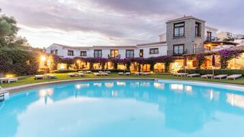Outdoor pool, pool umbrellas