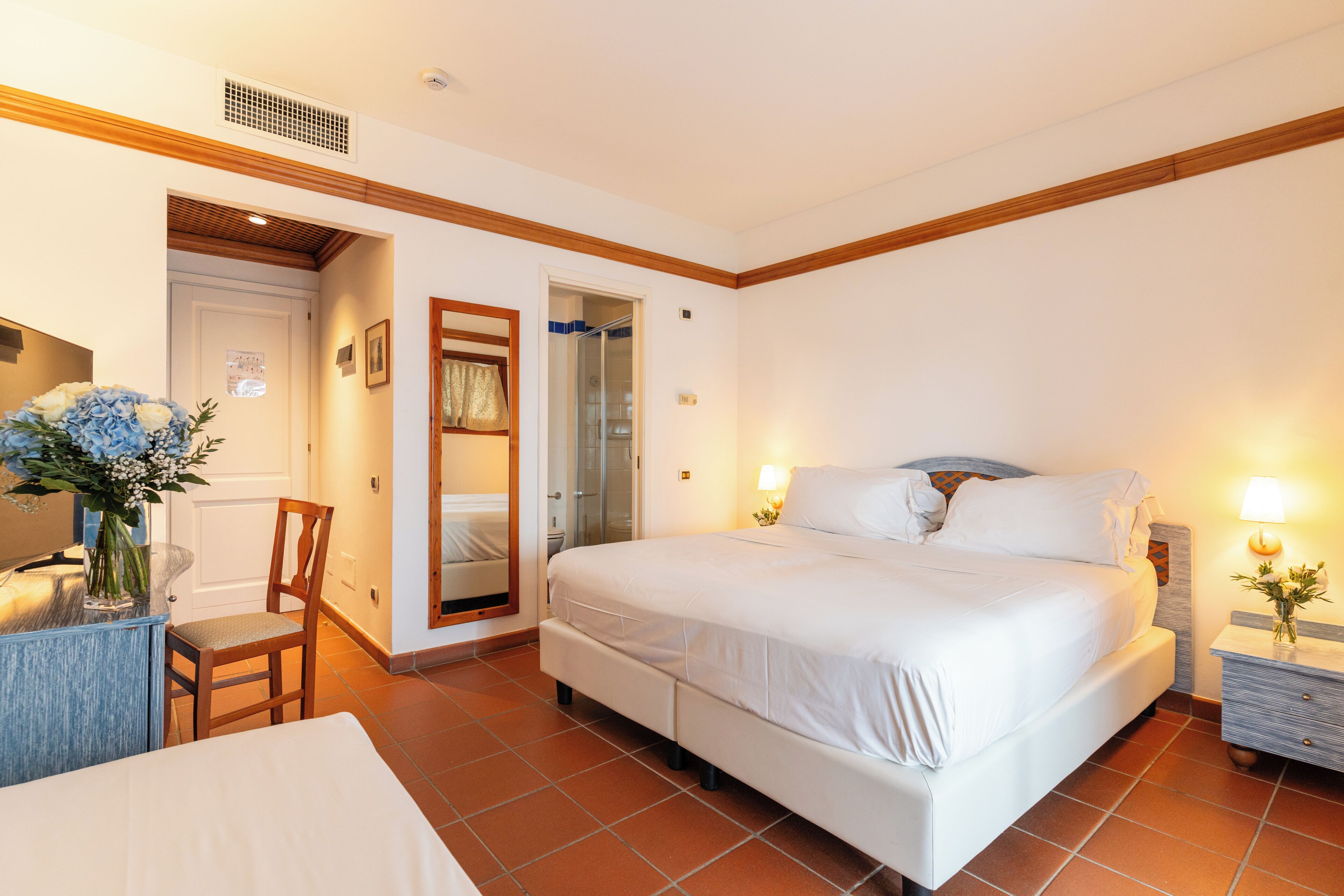 Superior Double Room, Sea View | Minibar, in-room safe, desk, cribs/infant beds