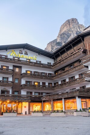 Exterior - Hotel Miramonti Corvara (Corvara in Badia)