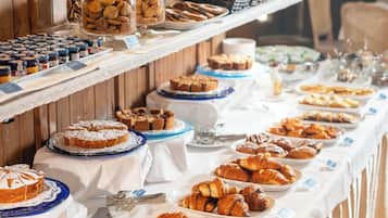Petit déjeuner continental servi tous les jours en supplément