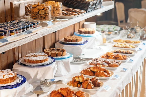 Daily continental breakfast for a fee