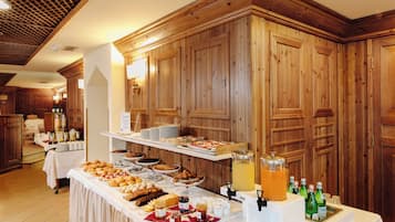 Der serveres morgenmad, frokost og aftensmad