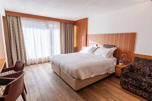 Minibar, in-room safe, desk, blackout drapes
