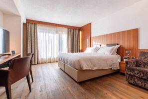 Klassieke kamer, 1 twee- of 2 eenpersoonsbedden | Een minibar, een kluis op de kamer, een bureau, verduisterende gordijnen