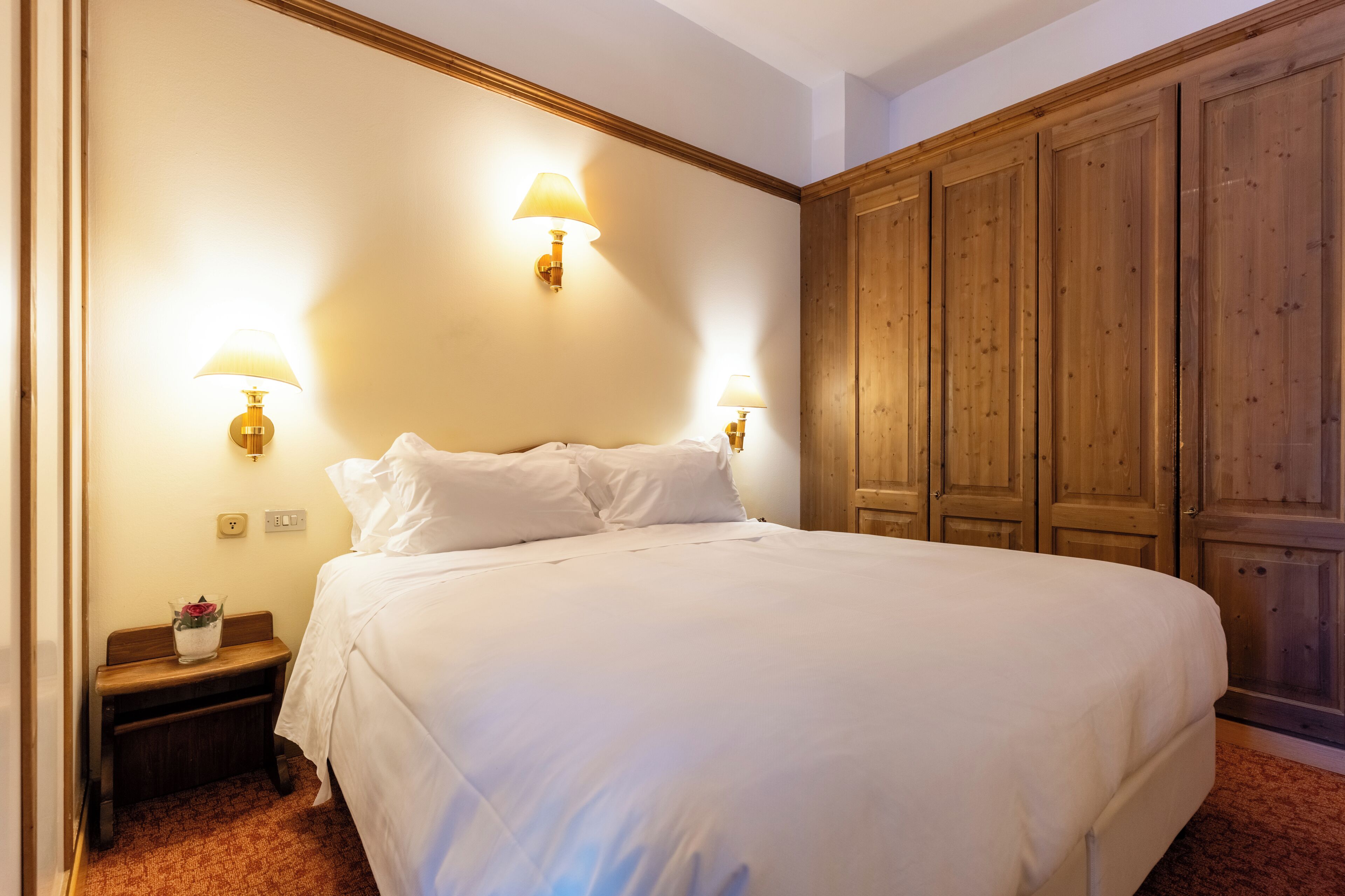 Superior Double or Twin Room, Mountain View | Minibar, in-room safe, desk, blackout drapes