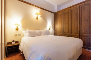 Superior Double or Twin Room, Mountain View | Minibar, in-room safe, desk, blackout drapes