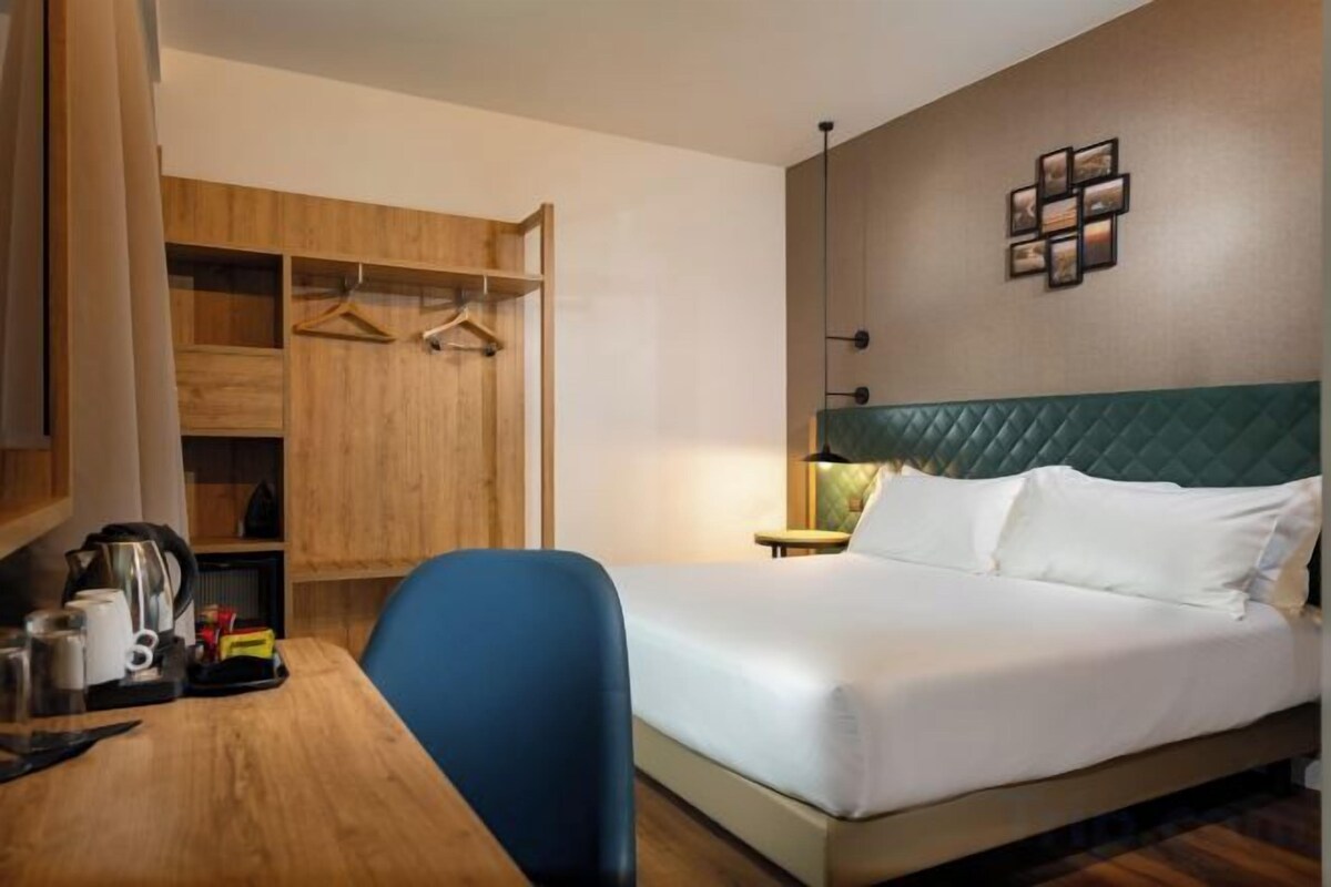 Down duvets, minibar, in-room safe, desk