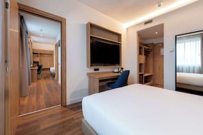 Family Room, Connecting Rooms
