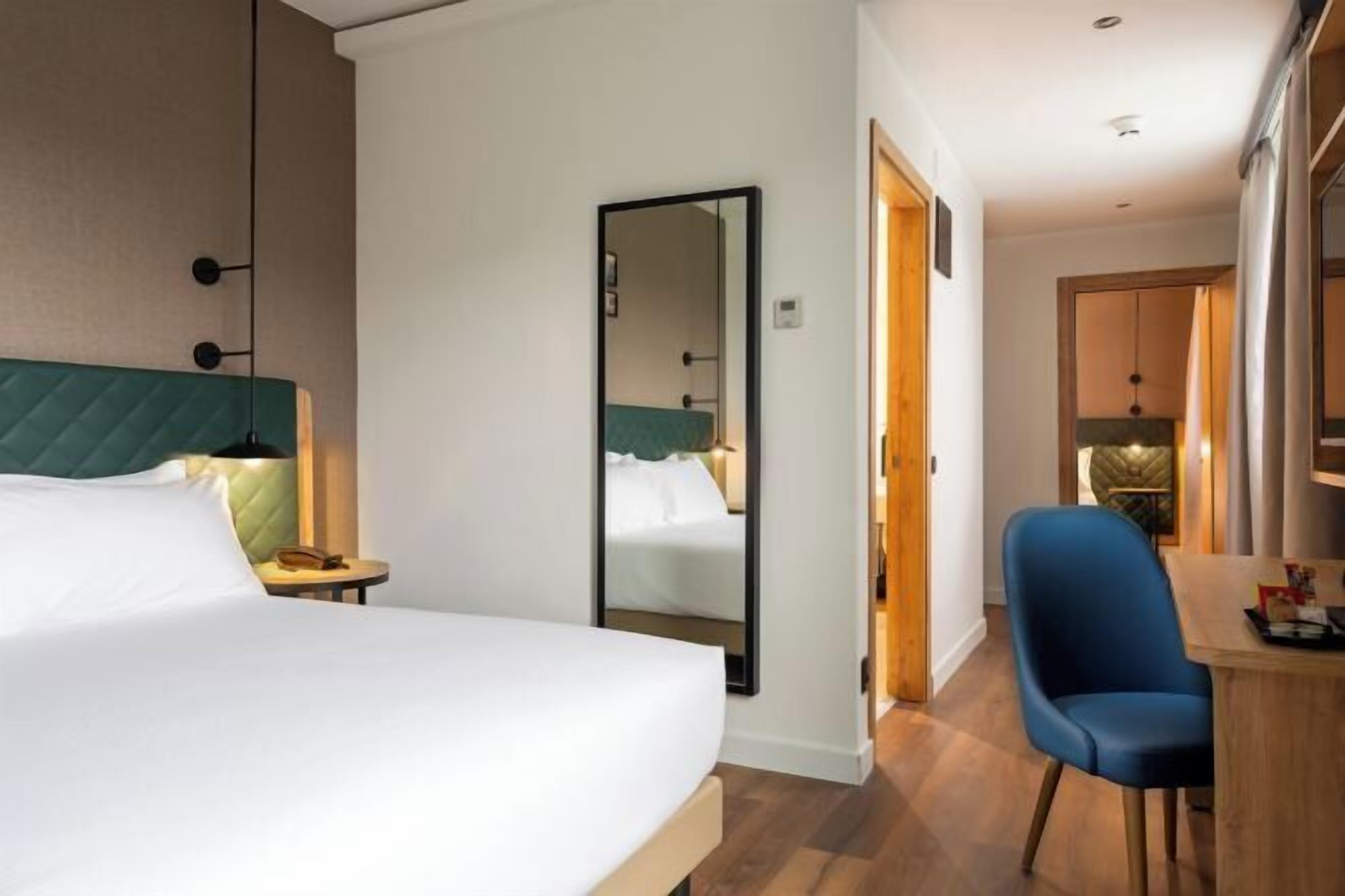 Down duvets, minibar, in-room safe, desk