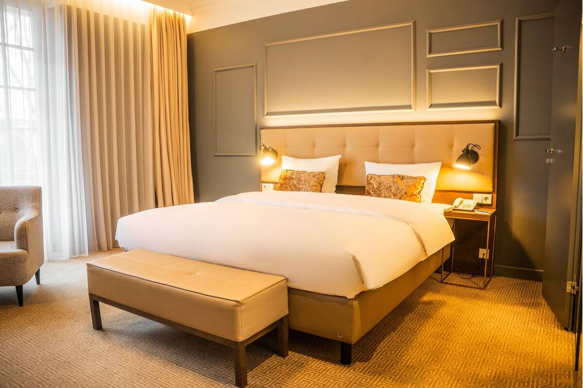 Room (Elegant)