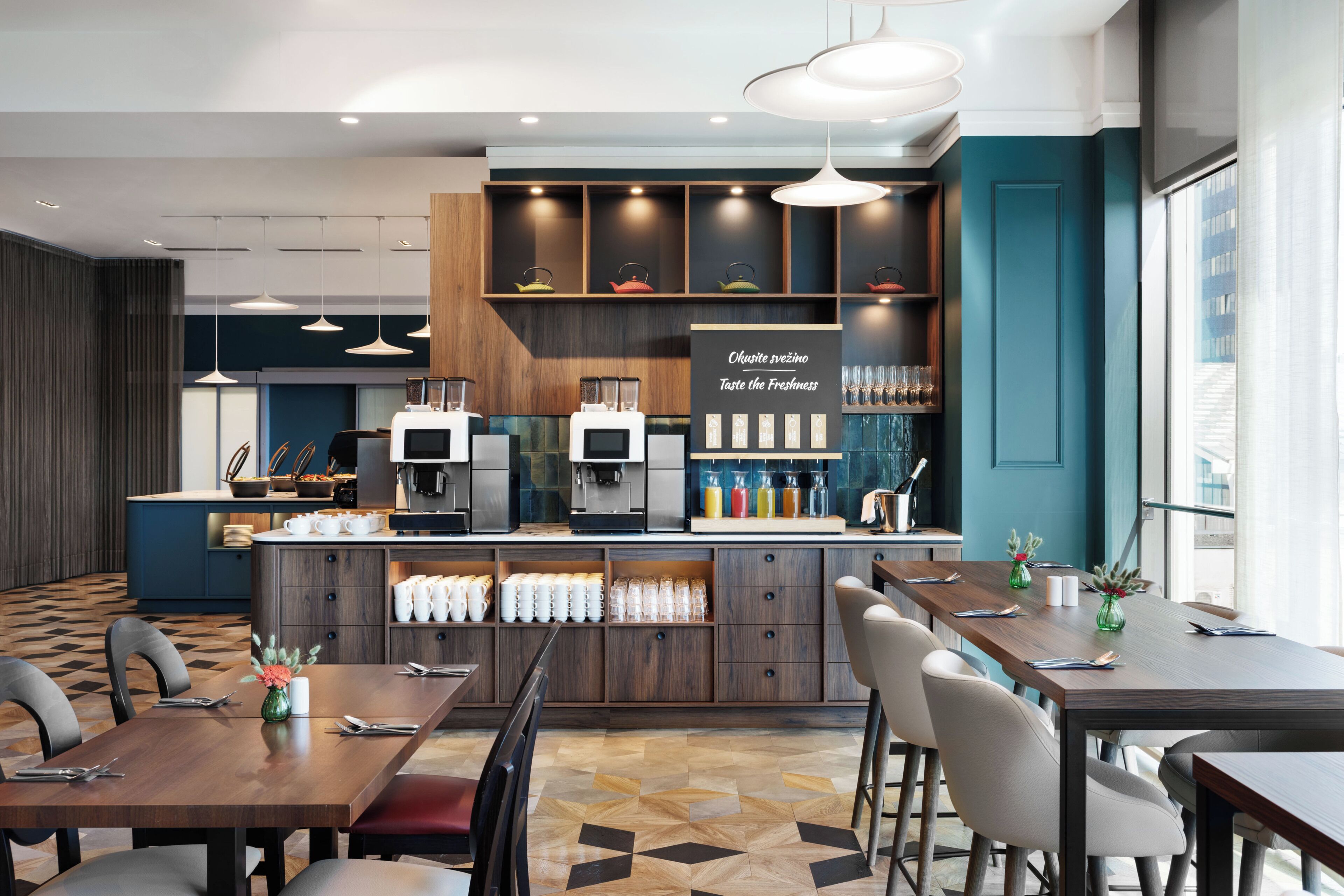 每日供應吃到飽早餐 (每人 EUR24)