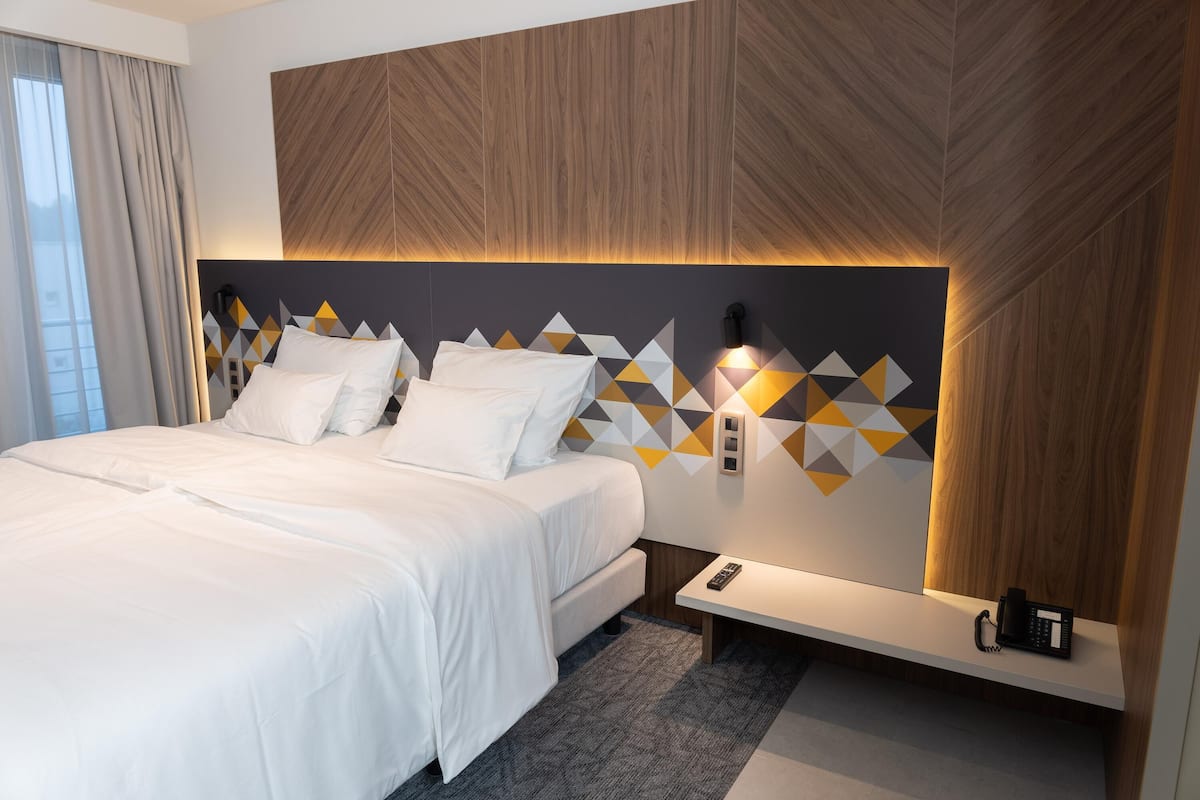 Standardzimmer, 1 King-Bett (Guest) | Minibar, Zimmersafe, Schreibtisch, laptopgeeigneter Arbeitsplatz