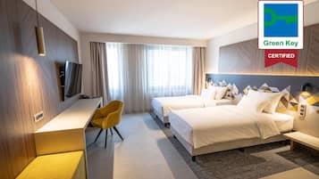 Minibar, in-room safe, desk, laptop workspace