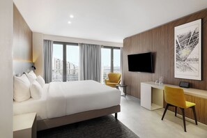 Standard Room, 1 King Bed | Minibar, in-room safe, desk, laptop workspace - Doubletree by Hilton Ljubljana (Ljubljana)