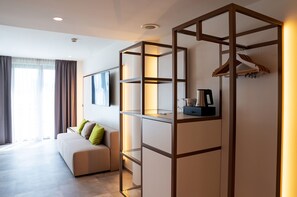 32-inch LCD TV with cable channels, TV