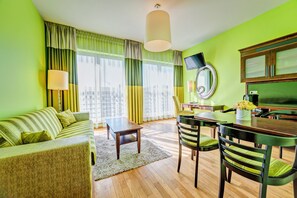 Deluxe Apartment | Hypo-allergenic bedding, in-room safe, desk, laptop workspace - Don Prestige Residence (Poznan)