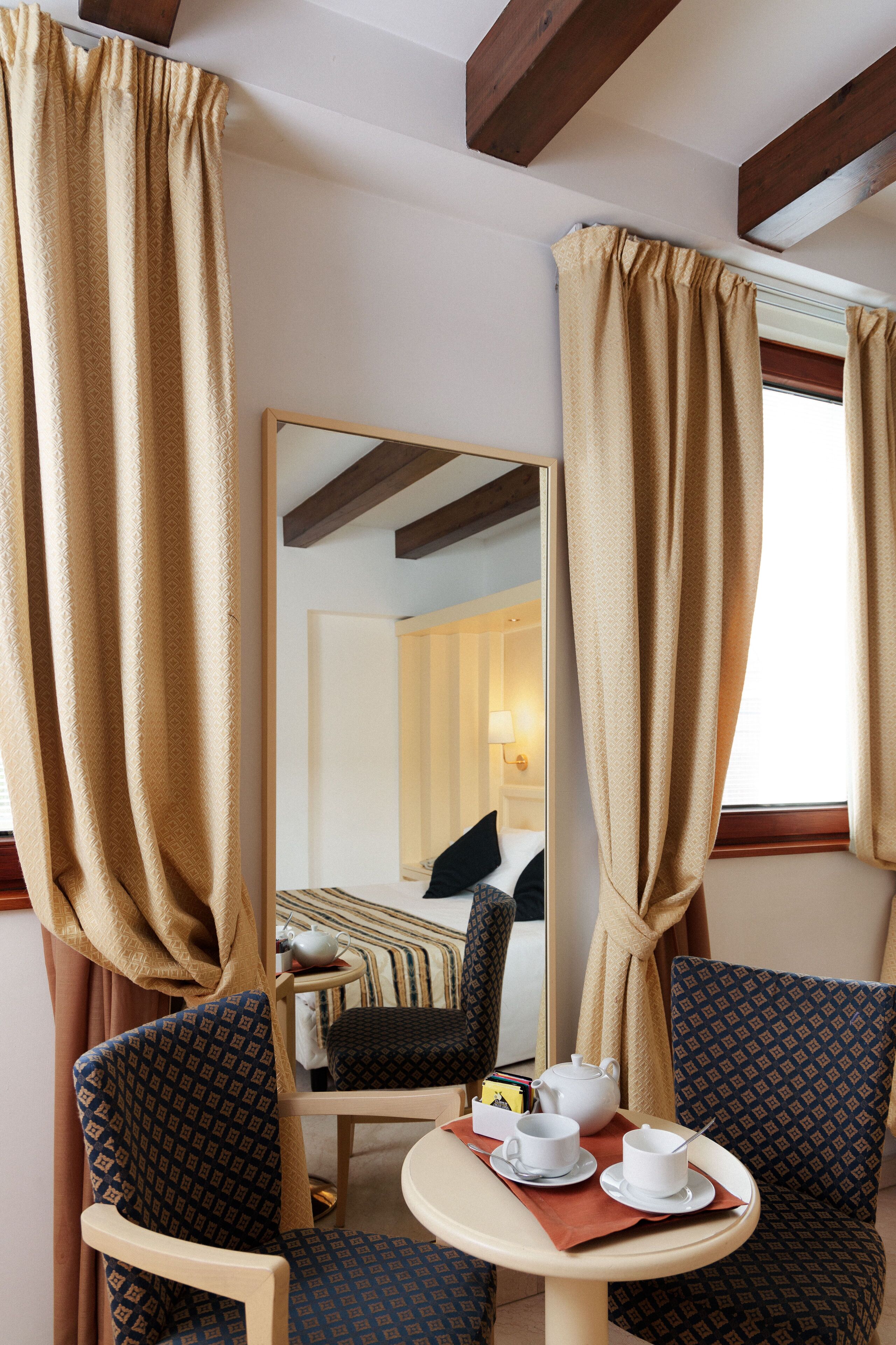 superior double or twin room, canal view | living area | smart tv