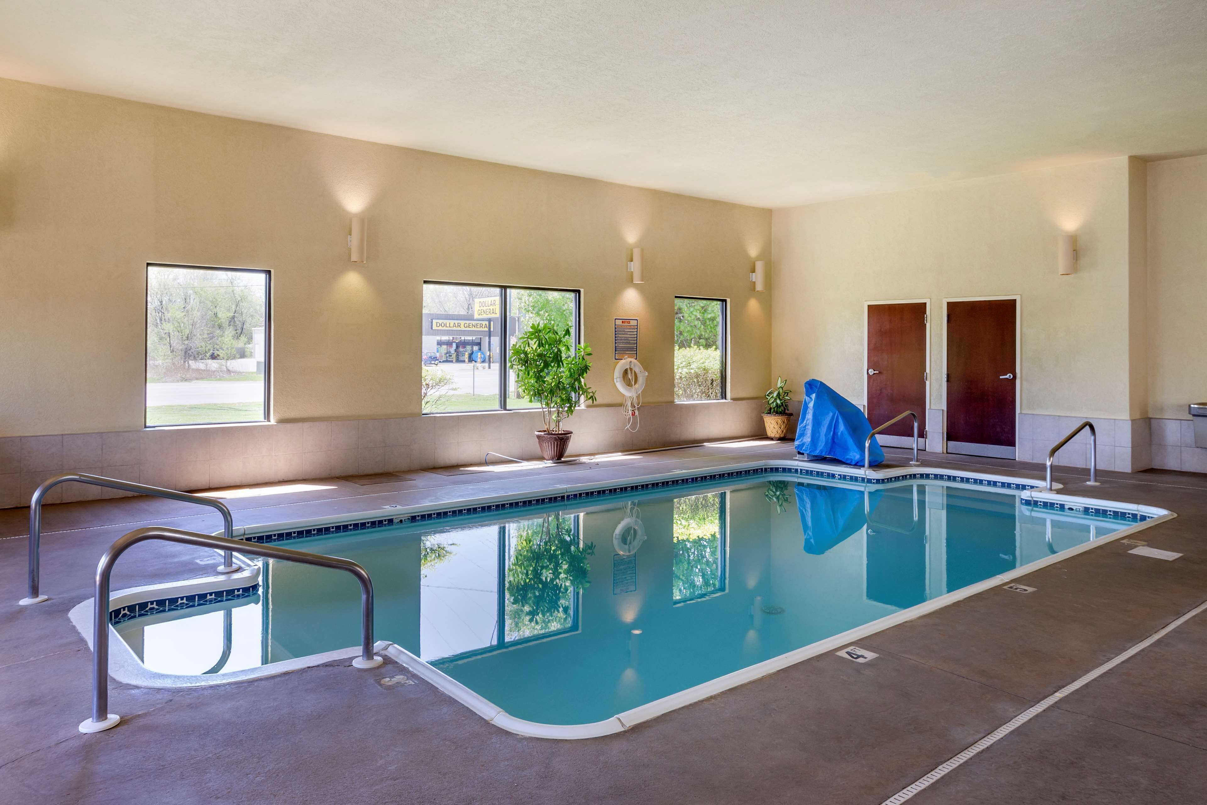 indoor pool, open 9:00 am to 10:00 pm, pool loungers