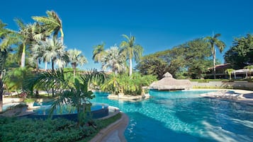 3 piscines a l'aire lliure i gandules