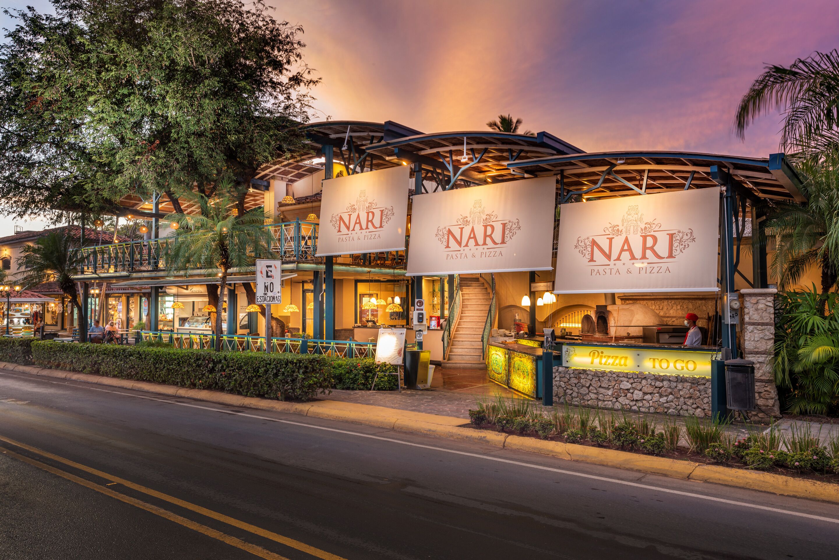 4 restaurants, lunch, dinner served; international cuisine