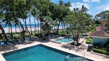 3 outdoor pools, pool loungers