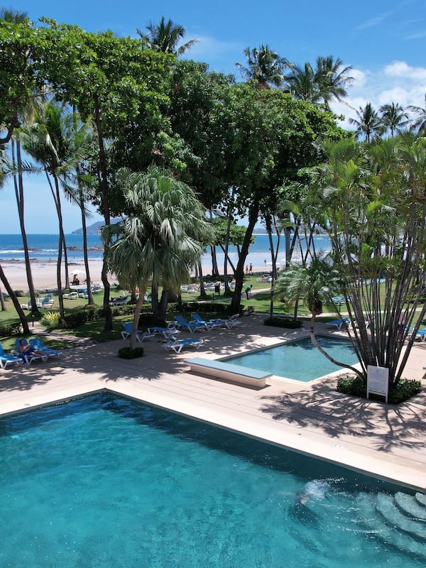 3 outdoor pools, sun loungers
