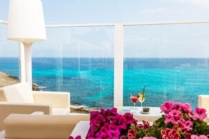 2 Bars/Lounges, Poolbar, Strandbar