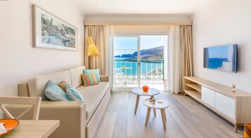 Caja fuerte, cortinas opacas, wifi gratis y ropa de cama