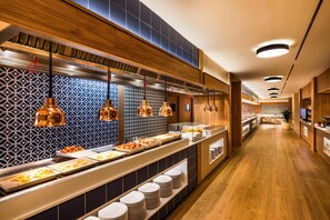 5 restaurants; ze serveren er ontbijt, lunch en diner 