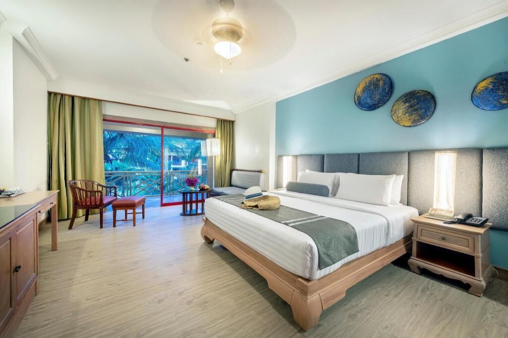 Minibar, caja fuerte, escritorio y sistema de insonorización