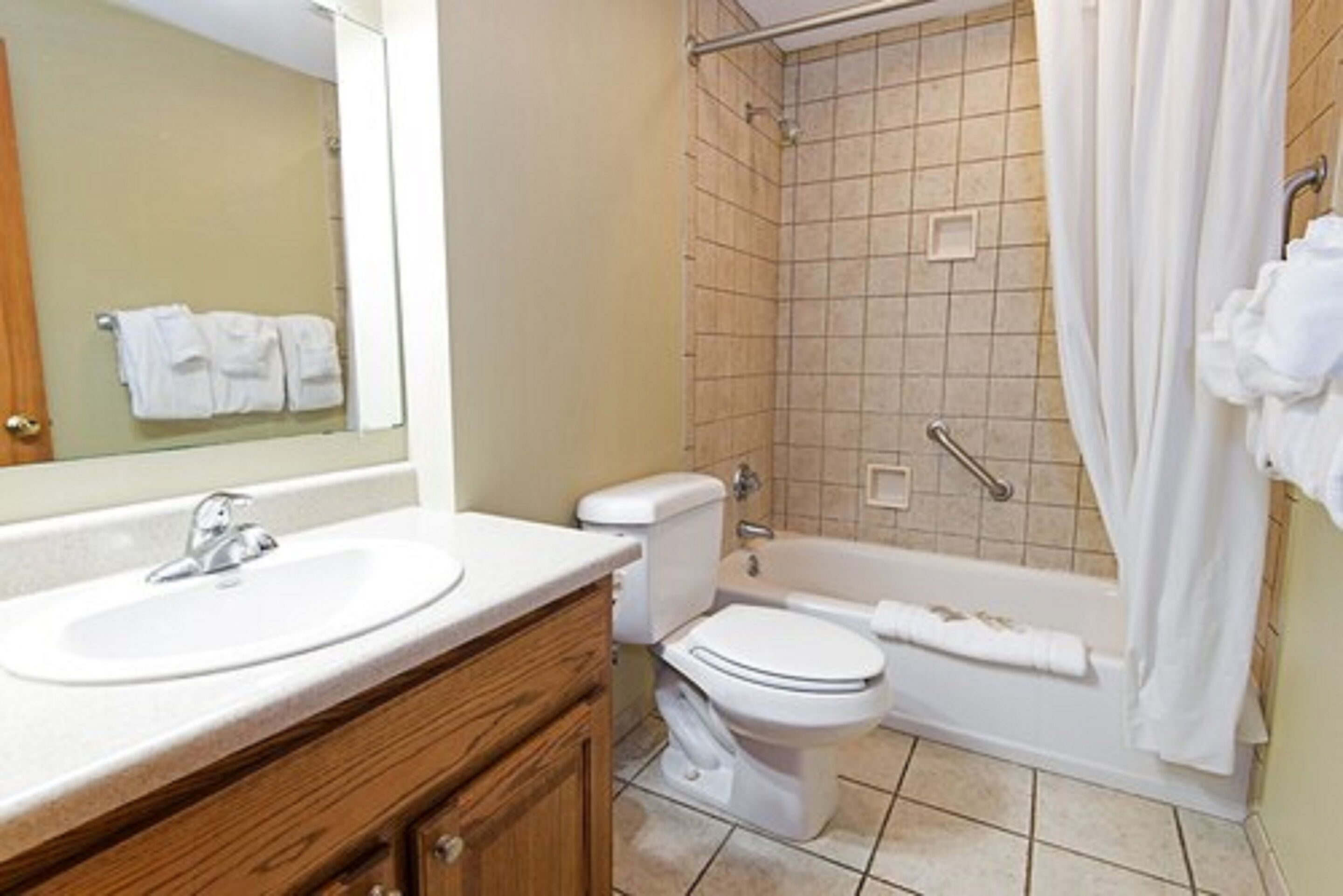cottage, 2 bedrooms, fireplace | bathroom | combined shower/bathtub, free toiletries, hair dryer, towels