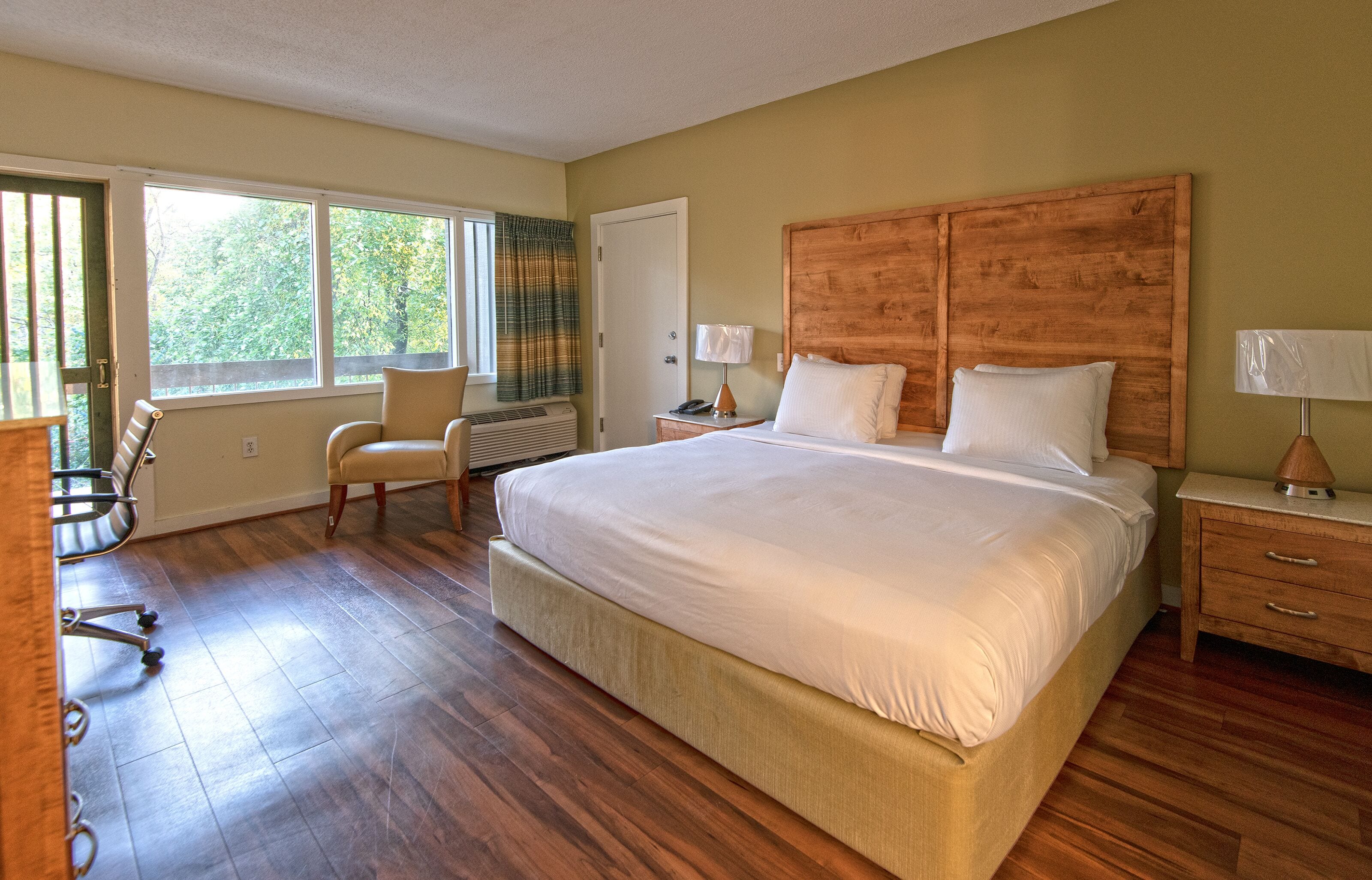 Room, 1 King Bed, Accessible (Lodge)