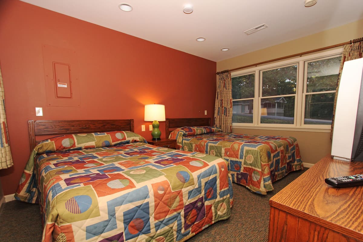 Iron/ironing board, WiFi (free), bed sheets