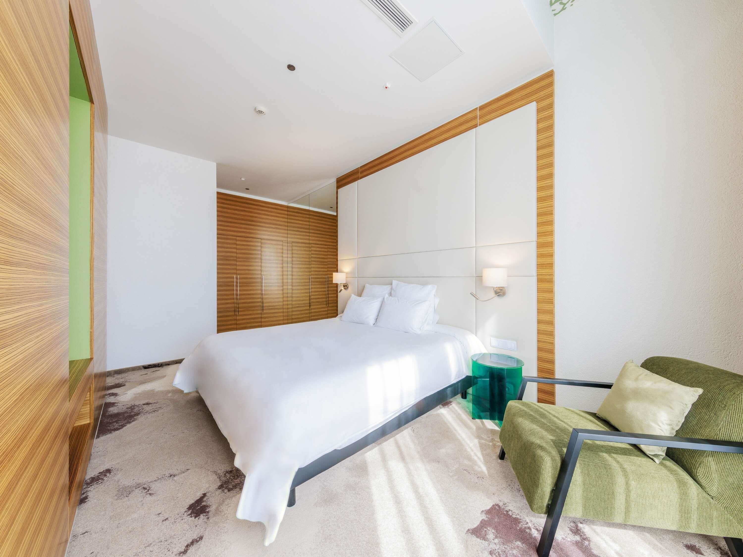 Suite junior, 1 cama matrimonial y sofá cama | Minibar, escritorio, cortinas blackout y insonorización 