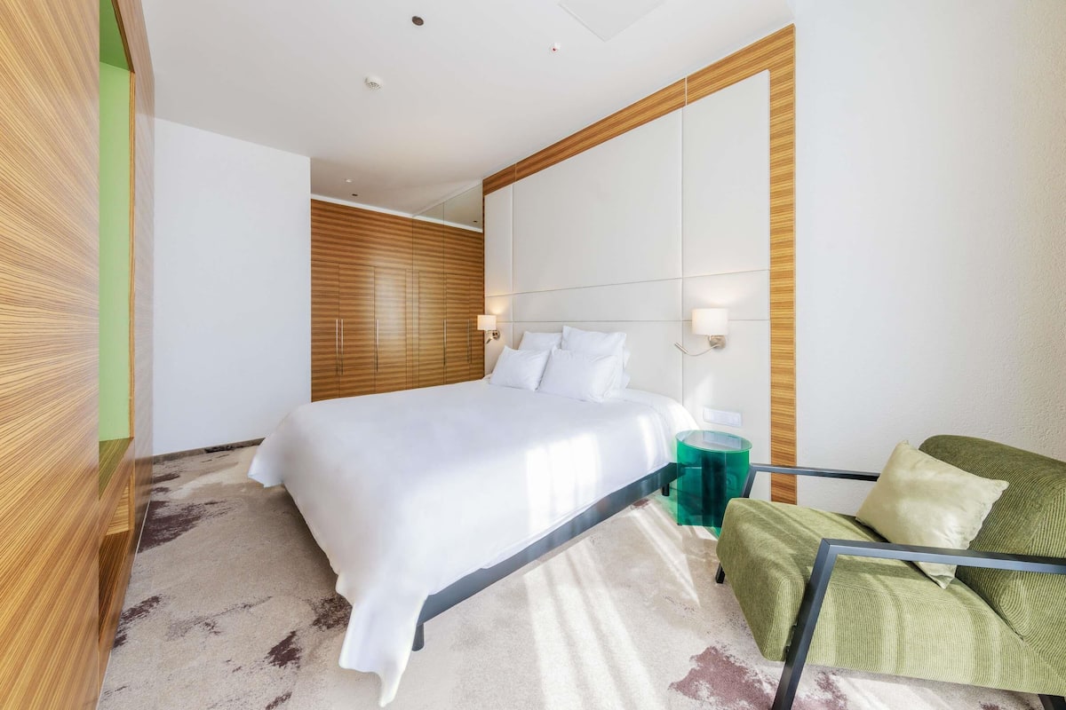 Suite junior, 1 cama matrimonial y sofá cama | Minibar, escritorio, cortinas blackout y insonorización