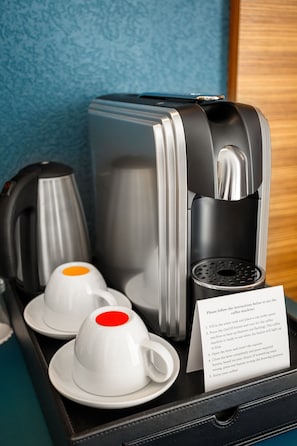 Superior Room, 2 Twin Beds | Coffee and/or coffee maker